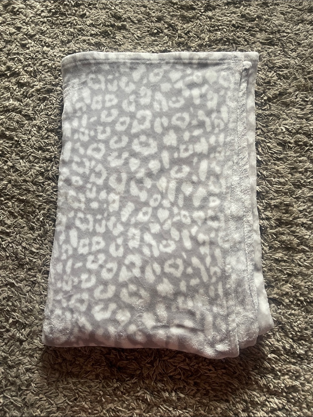 LEOPARD THROW BLANKET - Picture 1 of 3